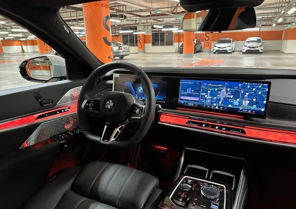 BMW Seria 7 cena 689000 przebieg: 4151, rok produkcji 2023 z Toruń małe 562